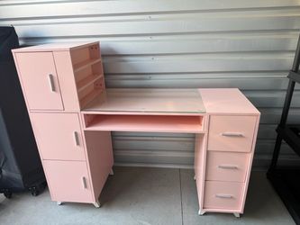 Nail desk