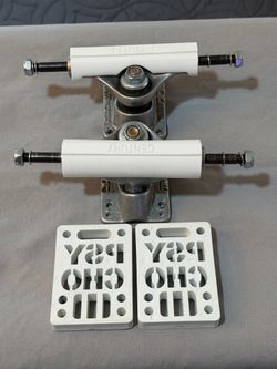 Tracker dart skateboard  trucks (read description)
