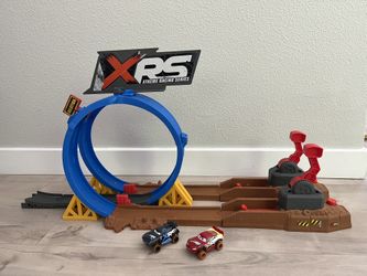 Disney Pixar Cars XRS Crash Challenge Playset with an extra car