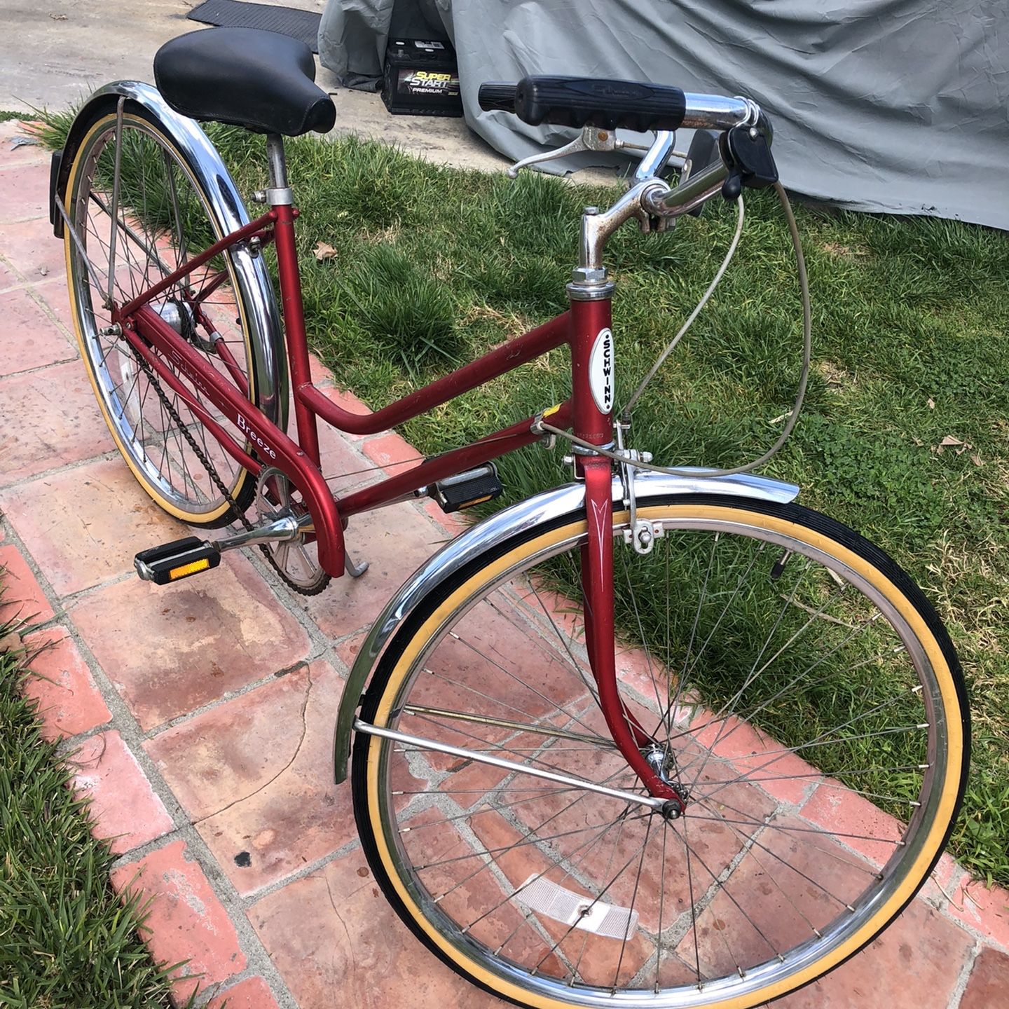 schwinn breeze vintage bicycle / Racer Coco's Variety 1969 Schwinn Breeze Vintage Cruiser