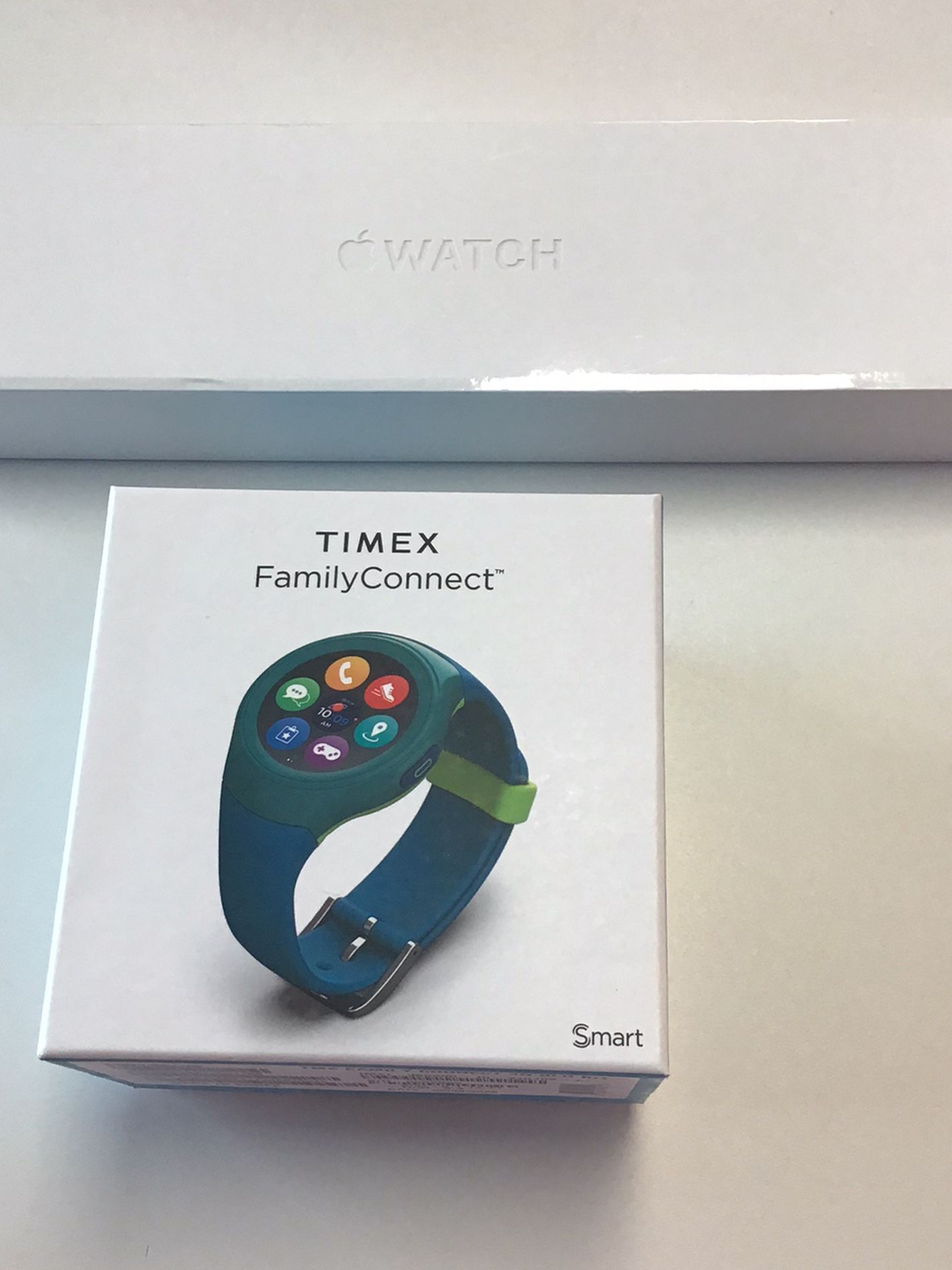 Apple Watch Series 6 & Timex Family Connect