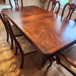 Dining Table and 6 Chairs 