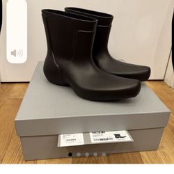 balenciaga excavator boots low top