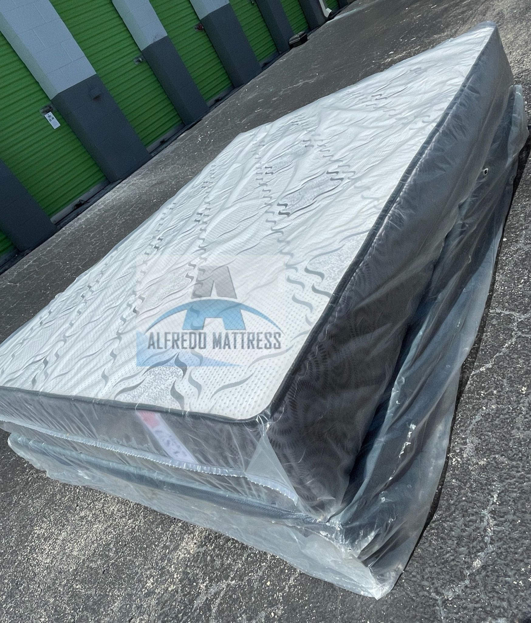 Full mattress with box spring (2pc set new)