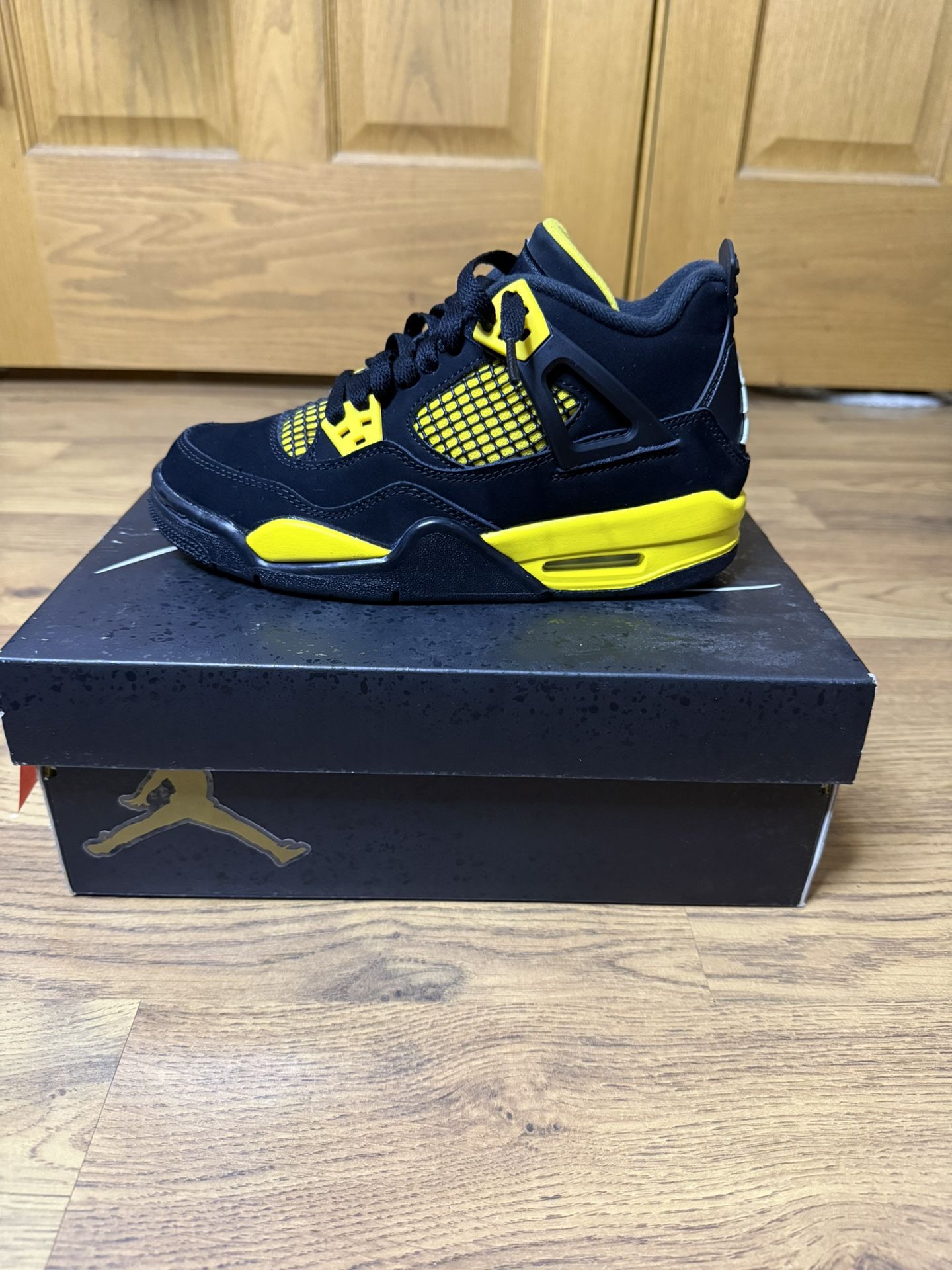 Air Jordan 4 Yellow thunder Size 4y