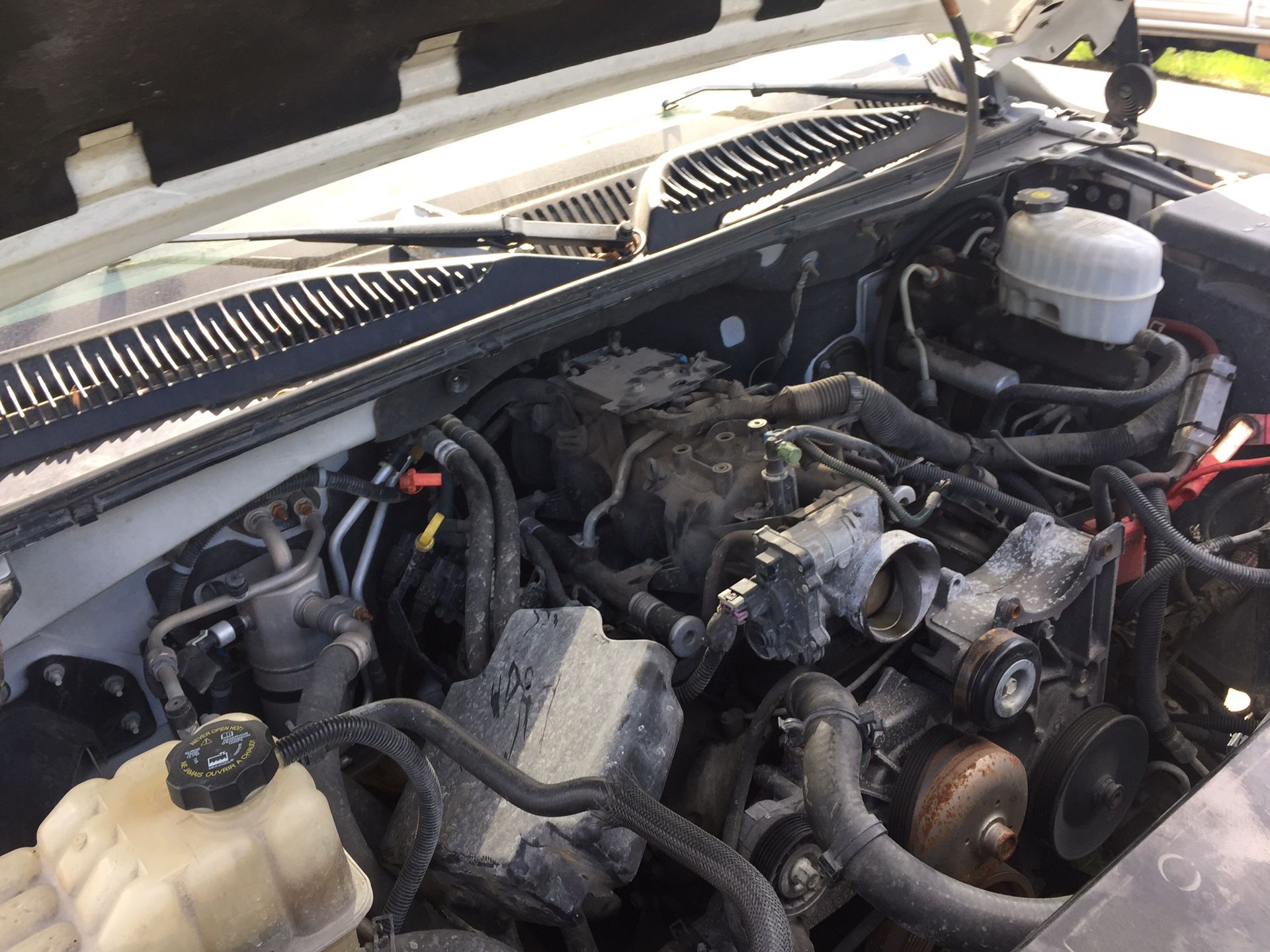 2005 Chevrolet Tahoe 5.3 engine and whole truck parts