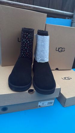 UGG BOTA. SIZE. # 10. $ 70