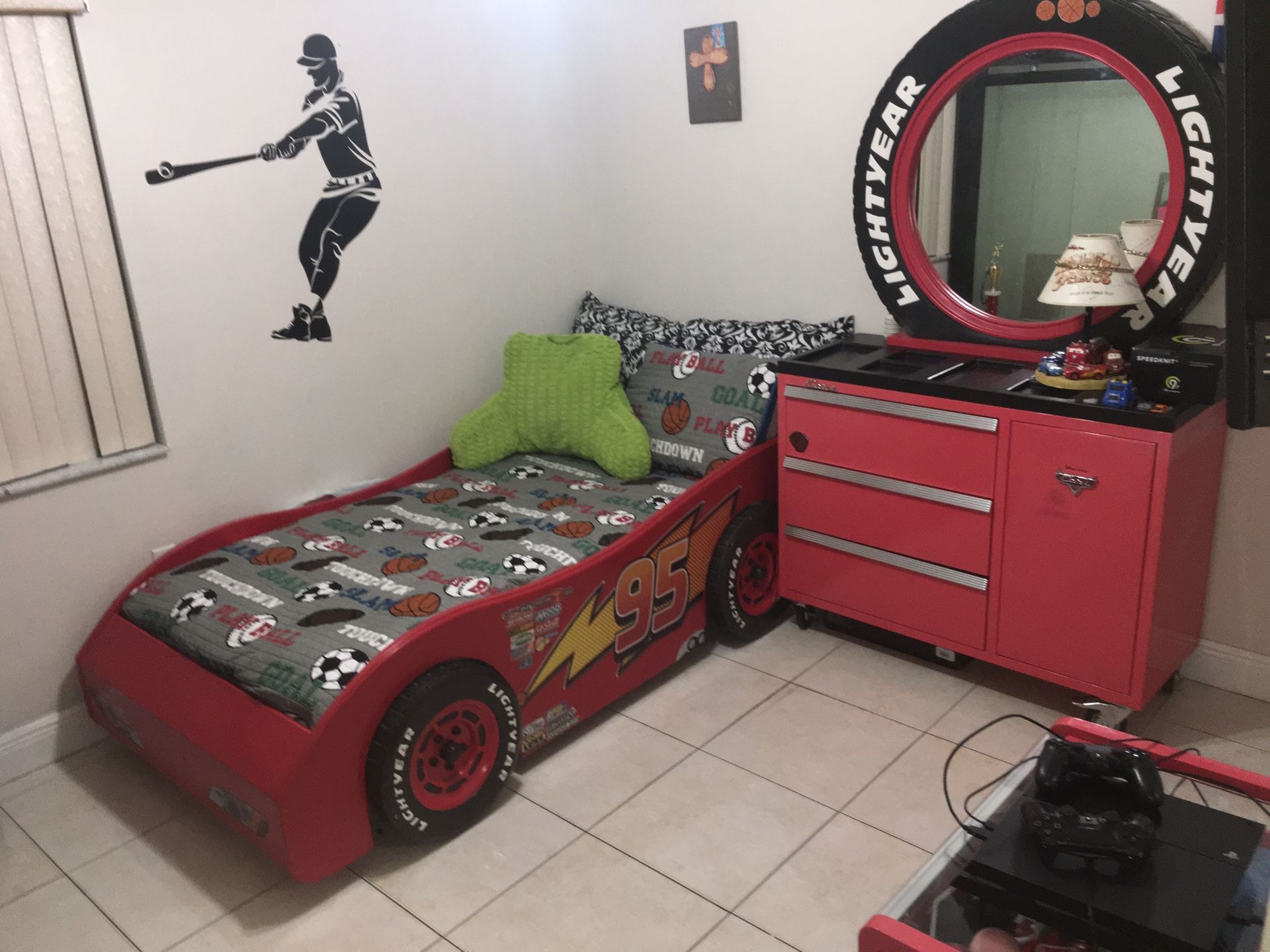 Lightning McQueen Twin Bed, dresser with mirror, 2- drawer night stand plus Car lamp