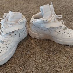 Nike Air Force 1's Mid size 6y