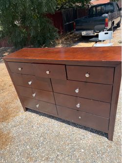 Dresser