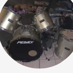peavey 5 piece drum set Gold 2 Cymbals Nice