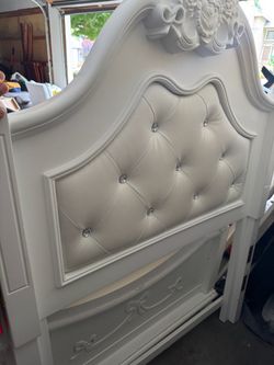 Two twin bed fram