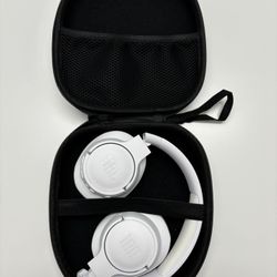  JBL Tune 770NC - Noise Cancelling Headphones + Case