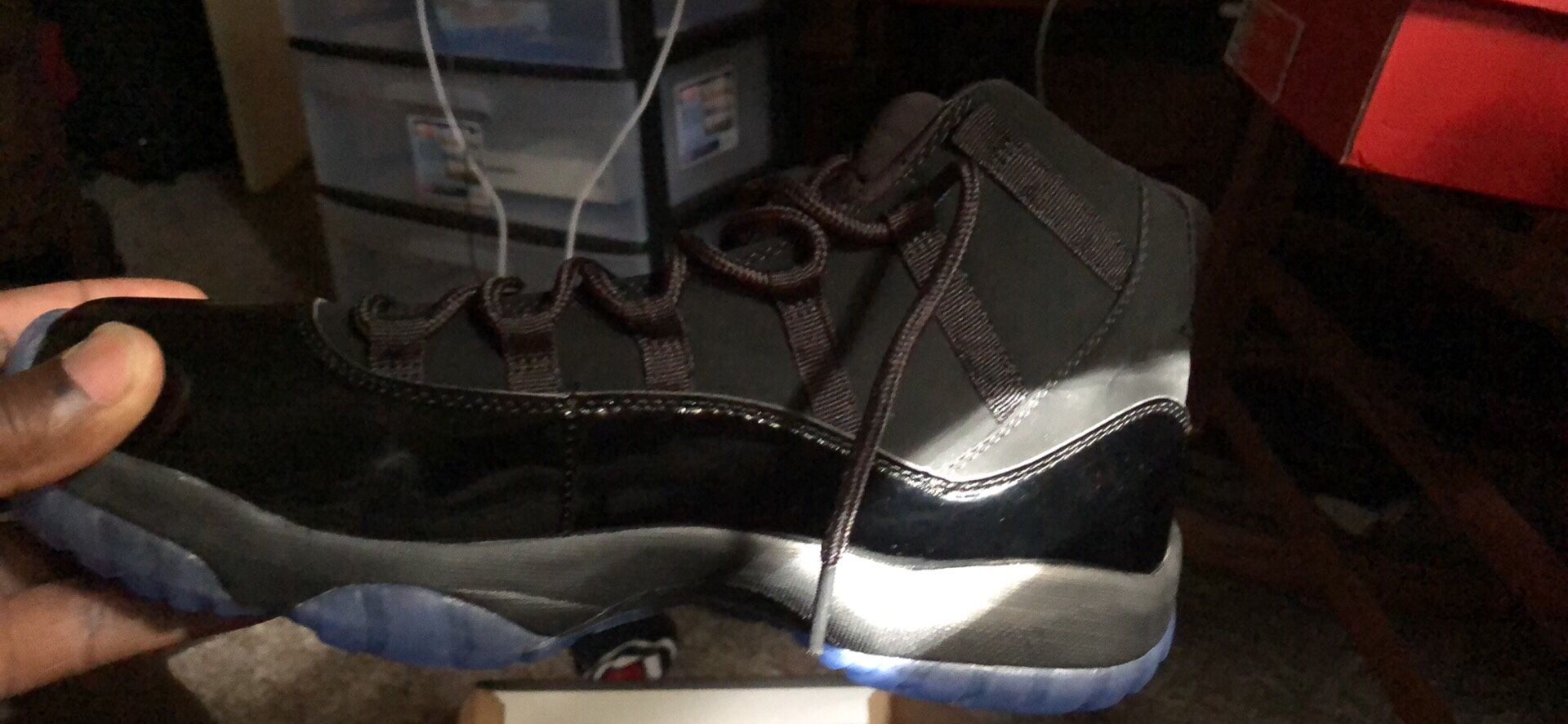 Cap Gown Jordan 11’s And also Nike Air Uptempo size 13