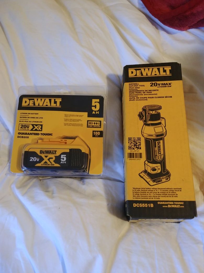 DeWalt Drywall cut out tool and 5AH battery
