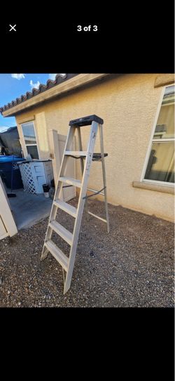 Aluminum A-Frame Step Ladder