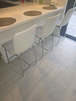 3 Sillas counter top City Furniture