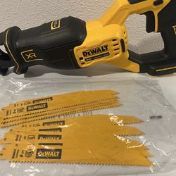 Dewalt XR sawzall (tool only ) sin pila