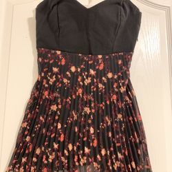 Like New Junior/girls Dress/skirt Size XS/S. $5/each