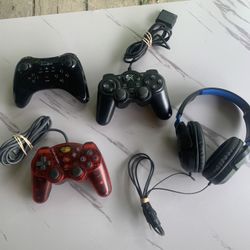 PlayStation Controllers & Nintendo Wii U Controller & Headphones