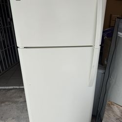 REFRIGERATOR ($280)(contact info removed)