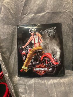 Official Harley-Davidson “Smokin’ Hot” Metal Sign – Licensed