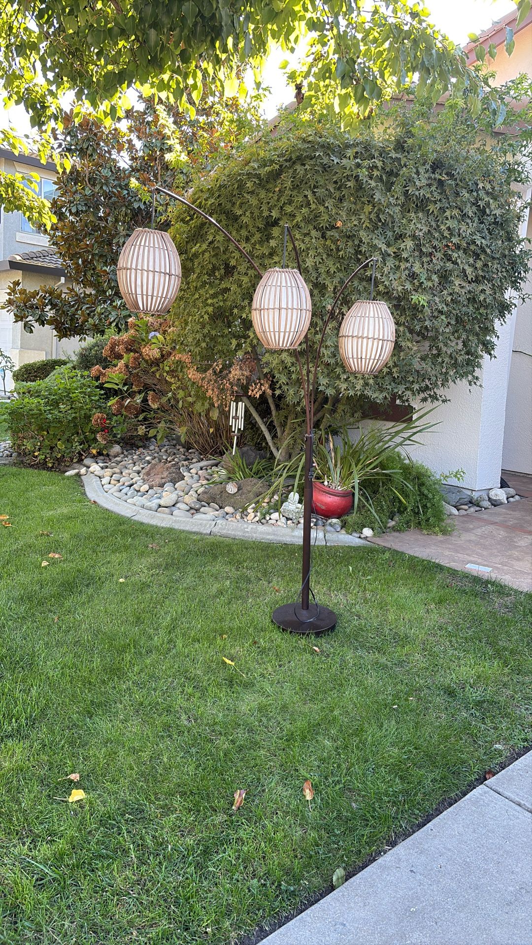 Metal Lamp With 3 Bulbs