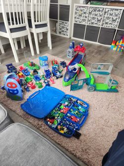 PJ MASKS  WORLD  LIKE NEW 