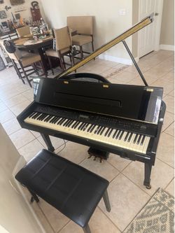 Suzuki  mini grand piano