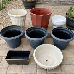 8 Planters / Pots 