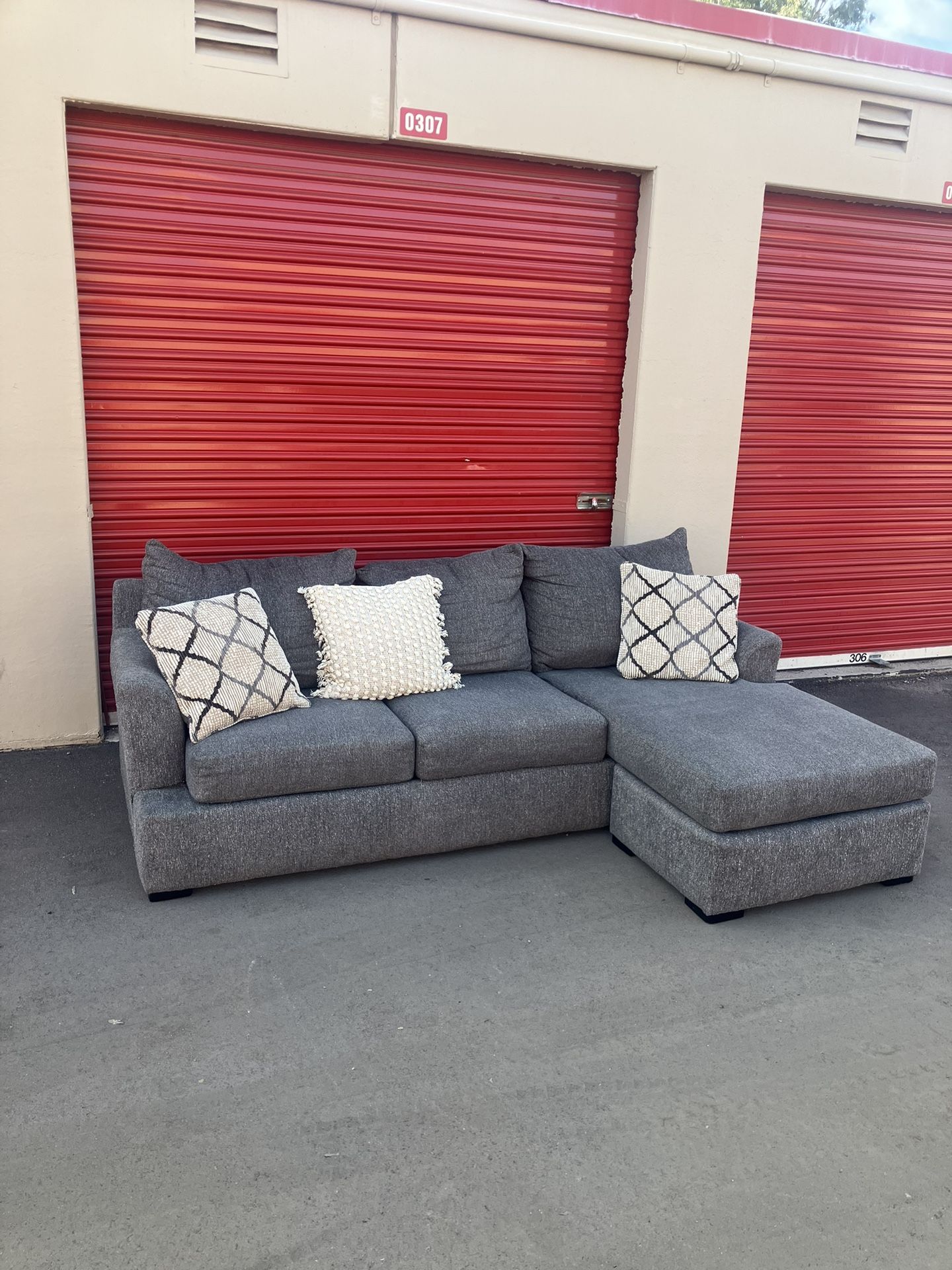 Delivery ~ Modern Gray Broyhill Sectional