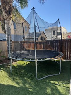 10Ft Trampoline w/net