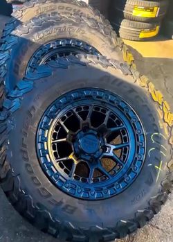 Set de rines nuevos con llantas 285/70/17 Bfgoodrich usadas en buenas condiciones las 4