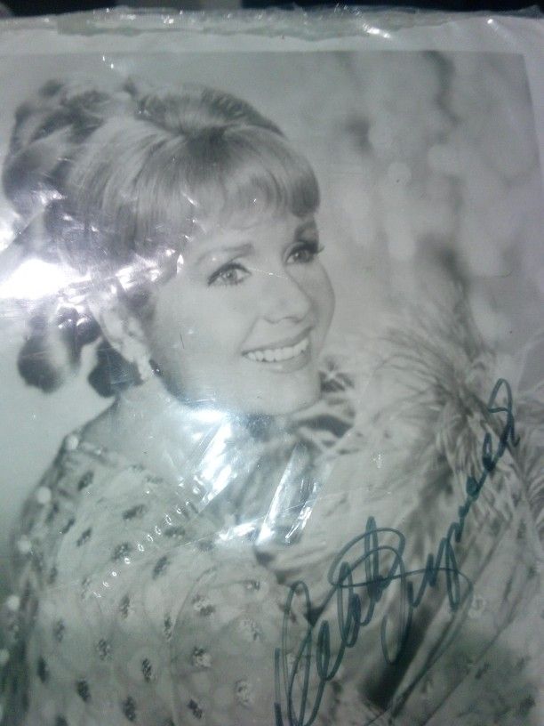 Picture Autograph Of Debbie Reynolds
