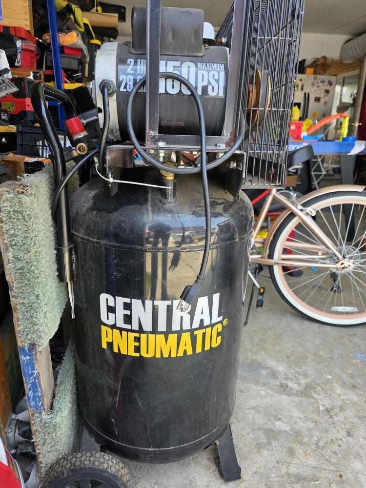 AIR COMPRESSOR