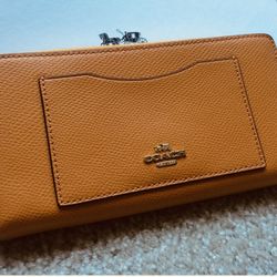 NWT Coach Crossgrain Leather Accordion Zip Wallet ($250)