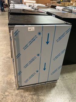 U-Line UHRE124-SS01A Undercounter Refrigerator (Open-Box / Scratch & Dent)