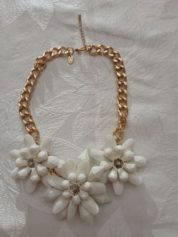 Daisy Necklace  - Costume Jewelry