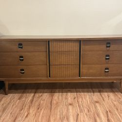 1960s Mid-Century Modern walnut Bassett dresser