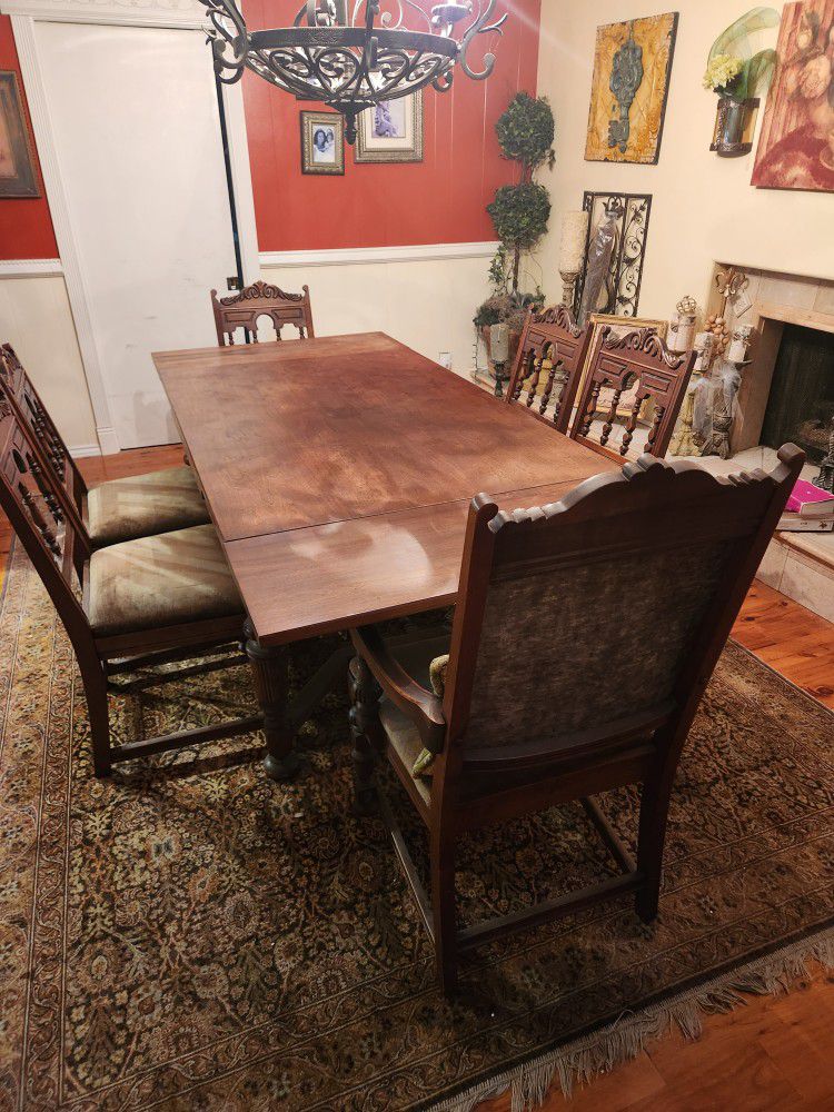 Antique Dining Room Table! With  5  Chairs And 1   Kings Chair Very Detailed.