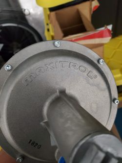 Maxitrol RV81 1 1/2" Straight Flow Thru Regulator