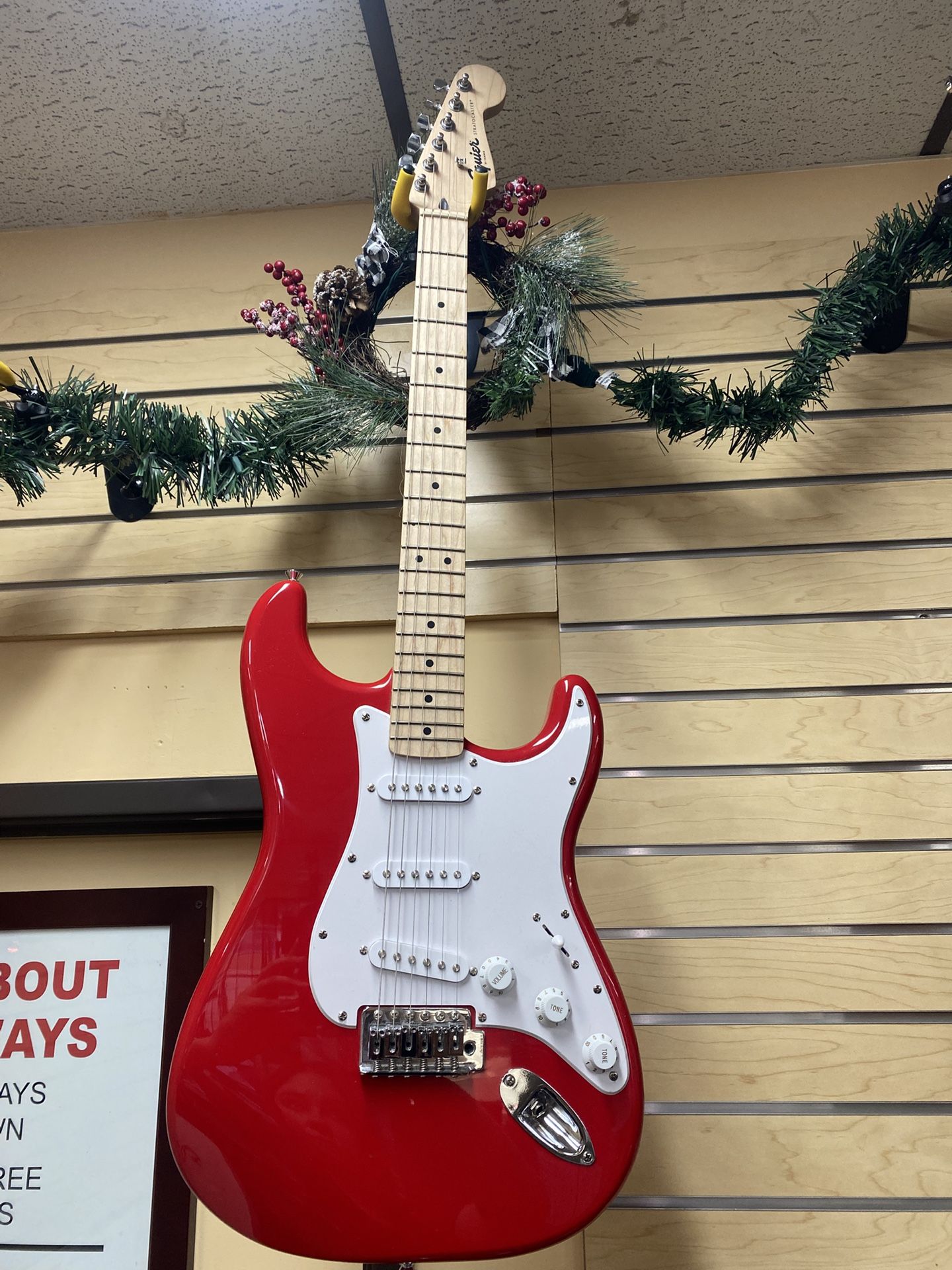 Squier Fender Stratocaster - www.joarbit.com