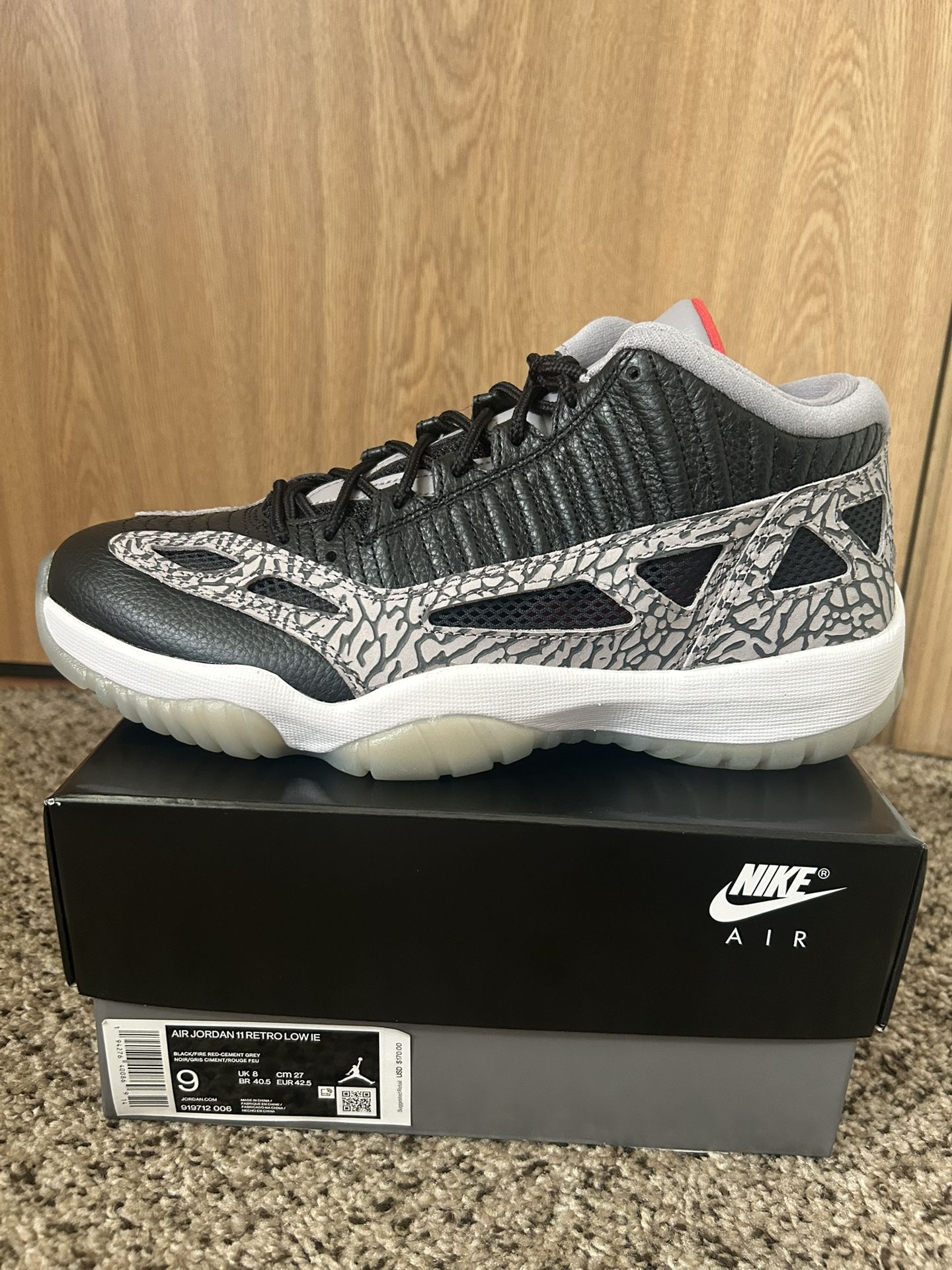 Jordan 11 Retro Low IE Size 9