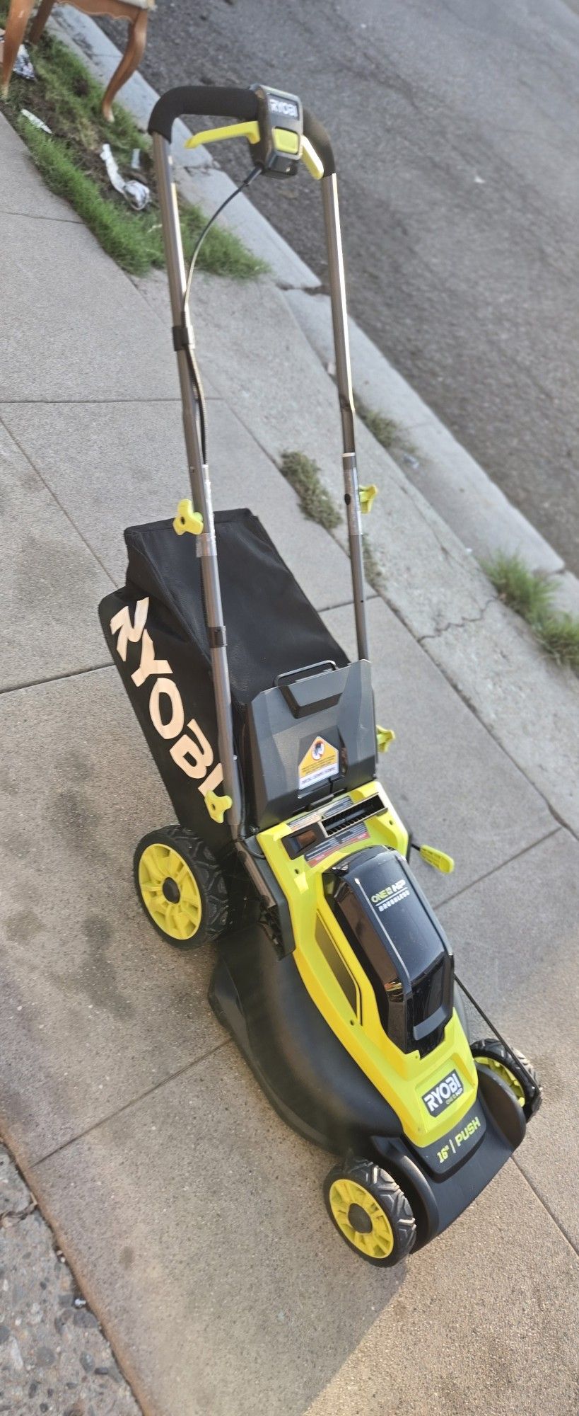Podadora Rioby Bateria Y Cargador 16 Inch