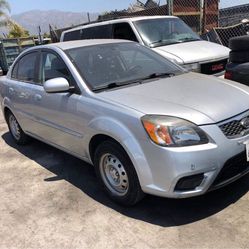 2010 Kia Rio 1.6L Parting out