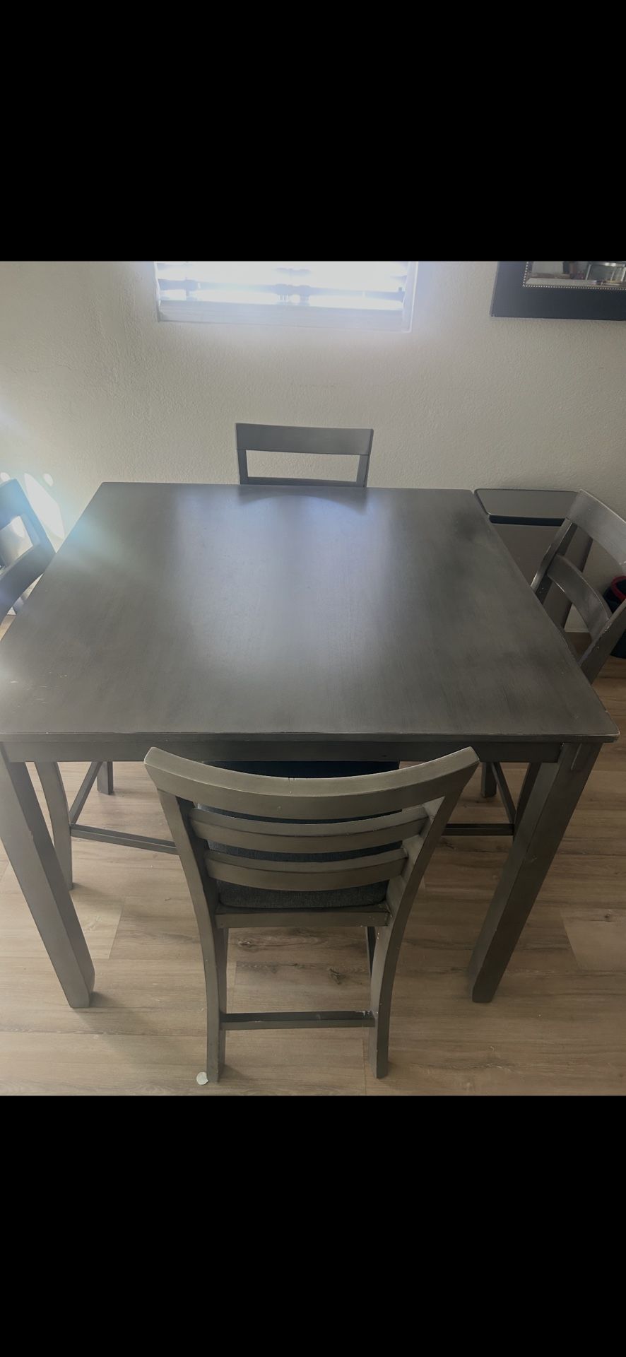 Table and chairs And shelf