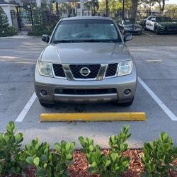 Nissan Paithfander 2006.    190k Millas