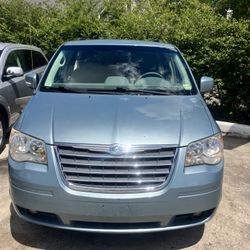 2010 Chrysler Town And Country 