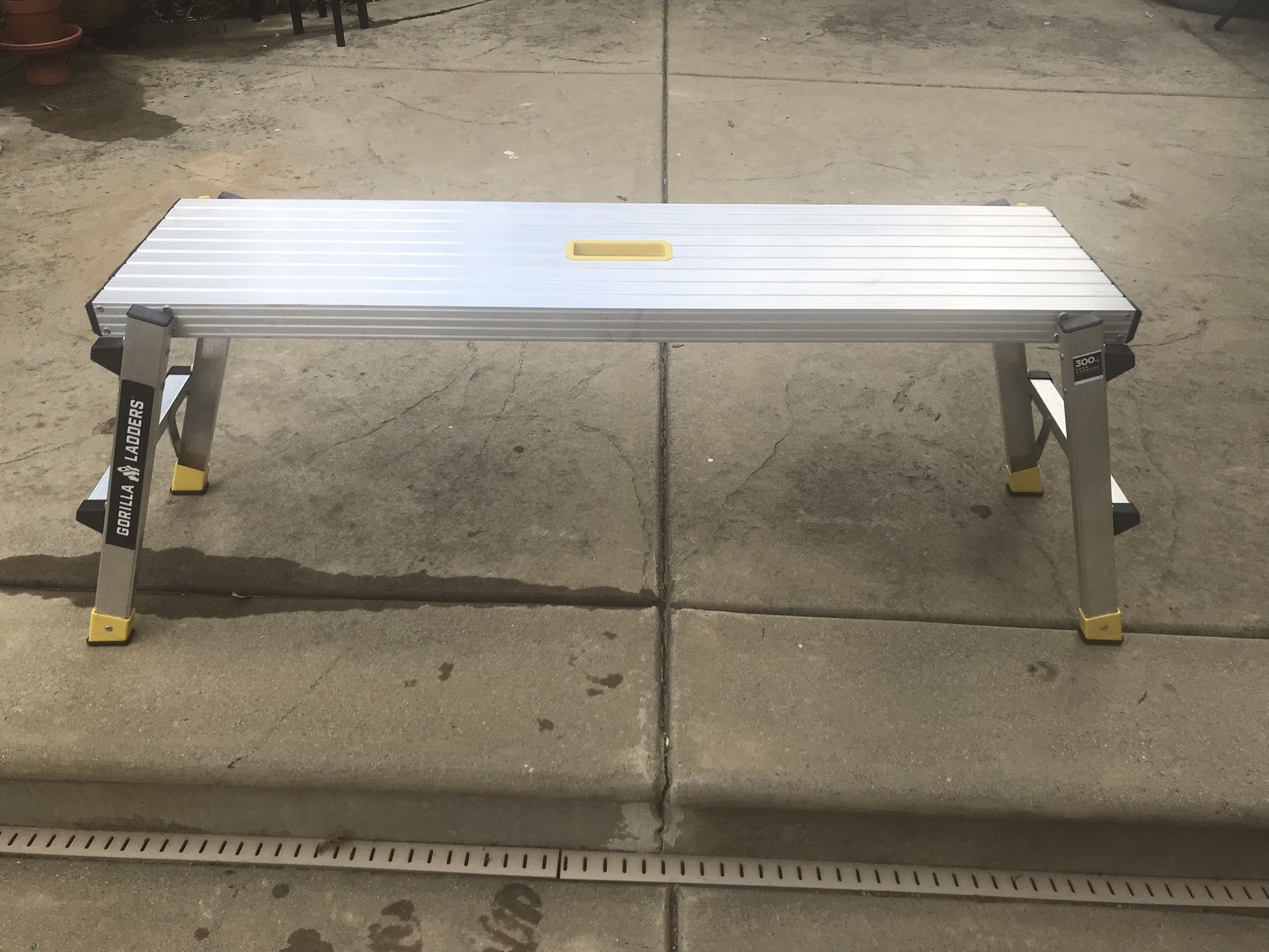 Gorilla 300 lbs aluminum foldable work platform ladder