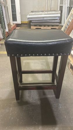 3 Short leather stools